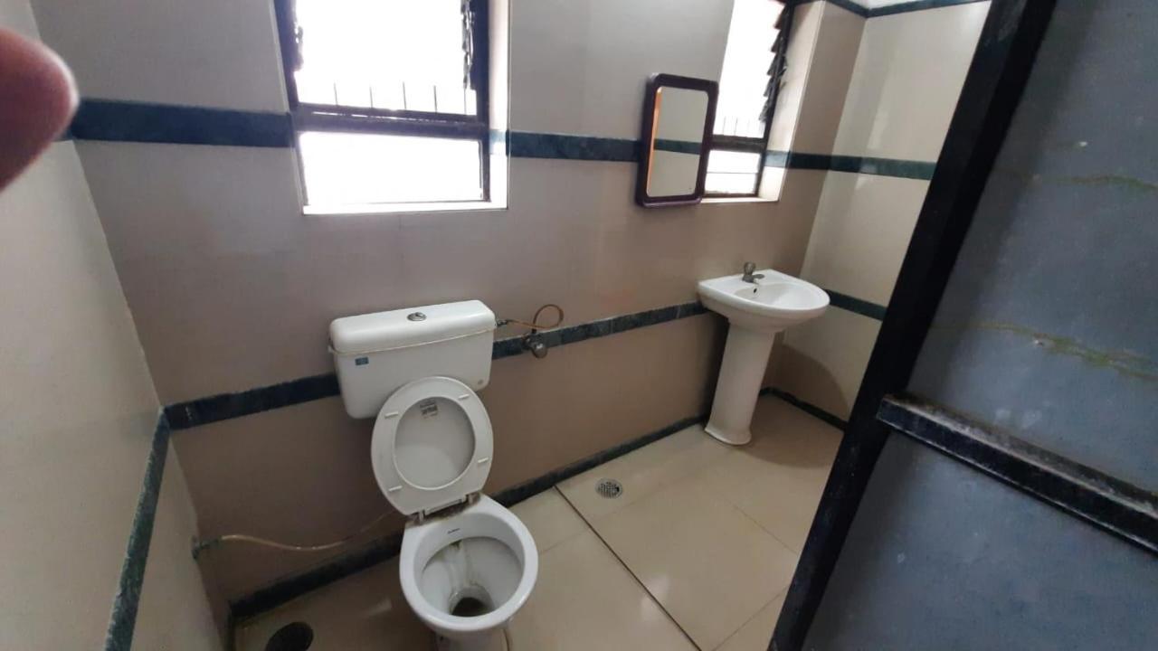 Sugandha Lodge Solapur Buitenkant foto