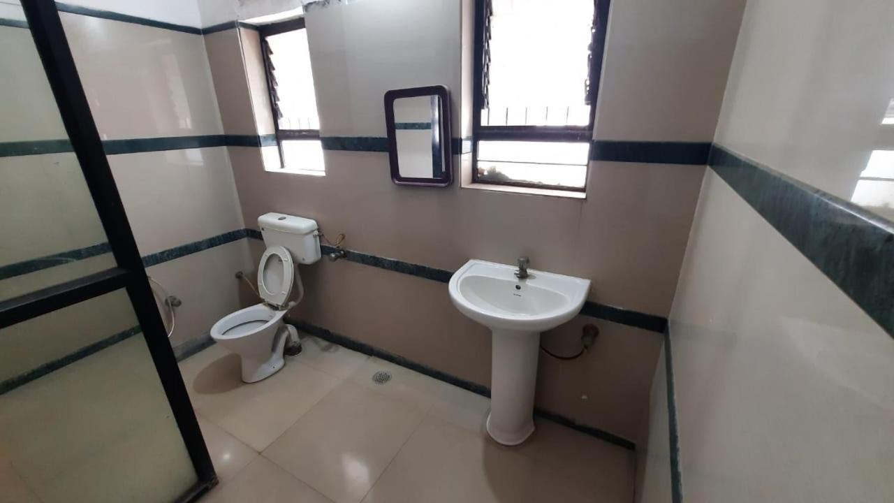 Sugandha Lodge Solapur Buitenkant foto